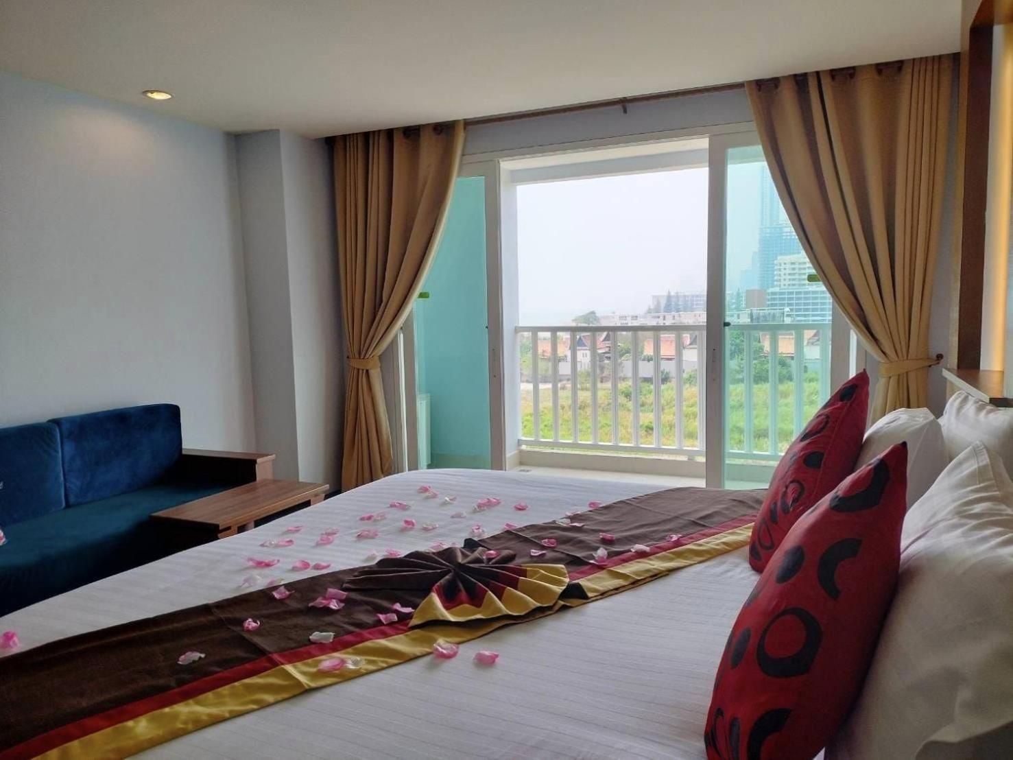 Saisawan Beach Luxury Hotel Praia de Jomtien Exterior foto